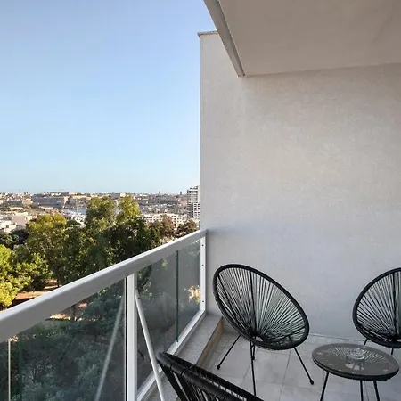 Spacious, Modern & Cosy 2 Bedroom 2 Bathroom - St. Julians San Ġiljan