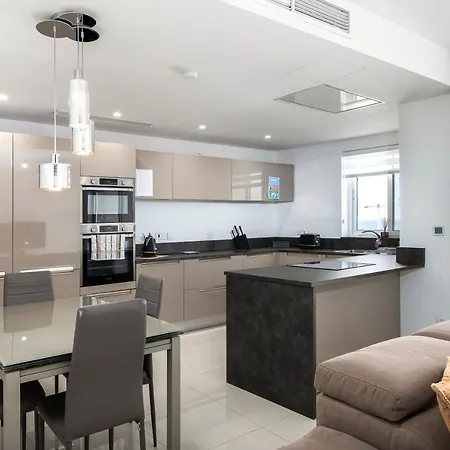 Spacious, Modern & Cosy 2 Bedroom 2 Bathroom - St. Julians