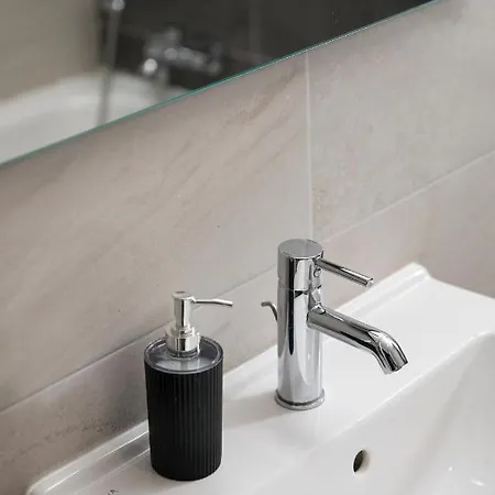 Spacious, Modern & Cosy 2 Bedroom 2 Bathroom - St. Julians Apartment