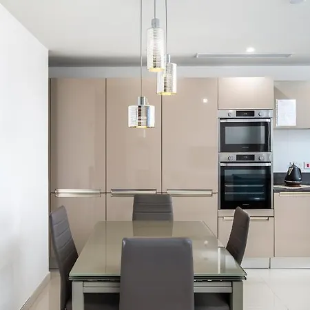 Spacious, Modern & Cosy 2 Bedroom 2 Bathroom - St. Julians *